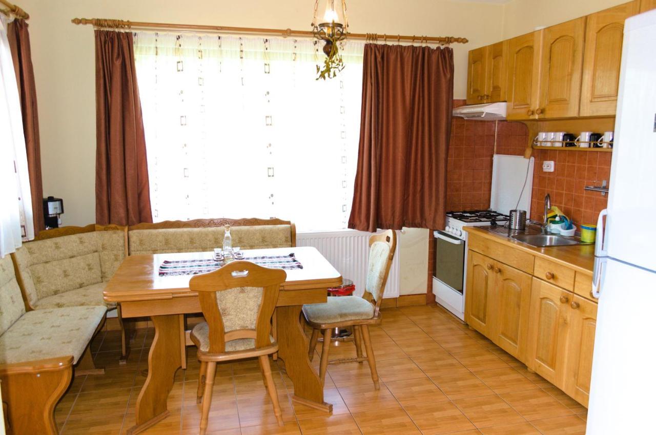 Villa Arnota à Costesti  Extérieur photo